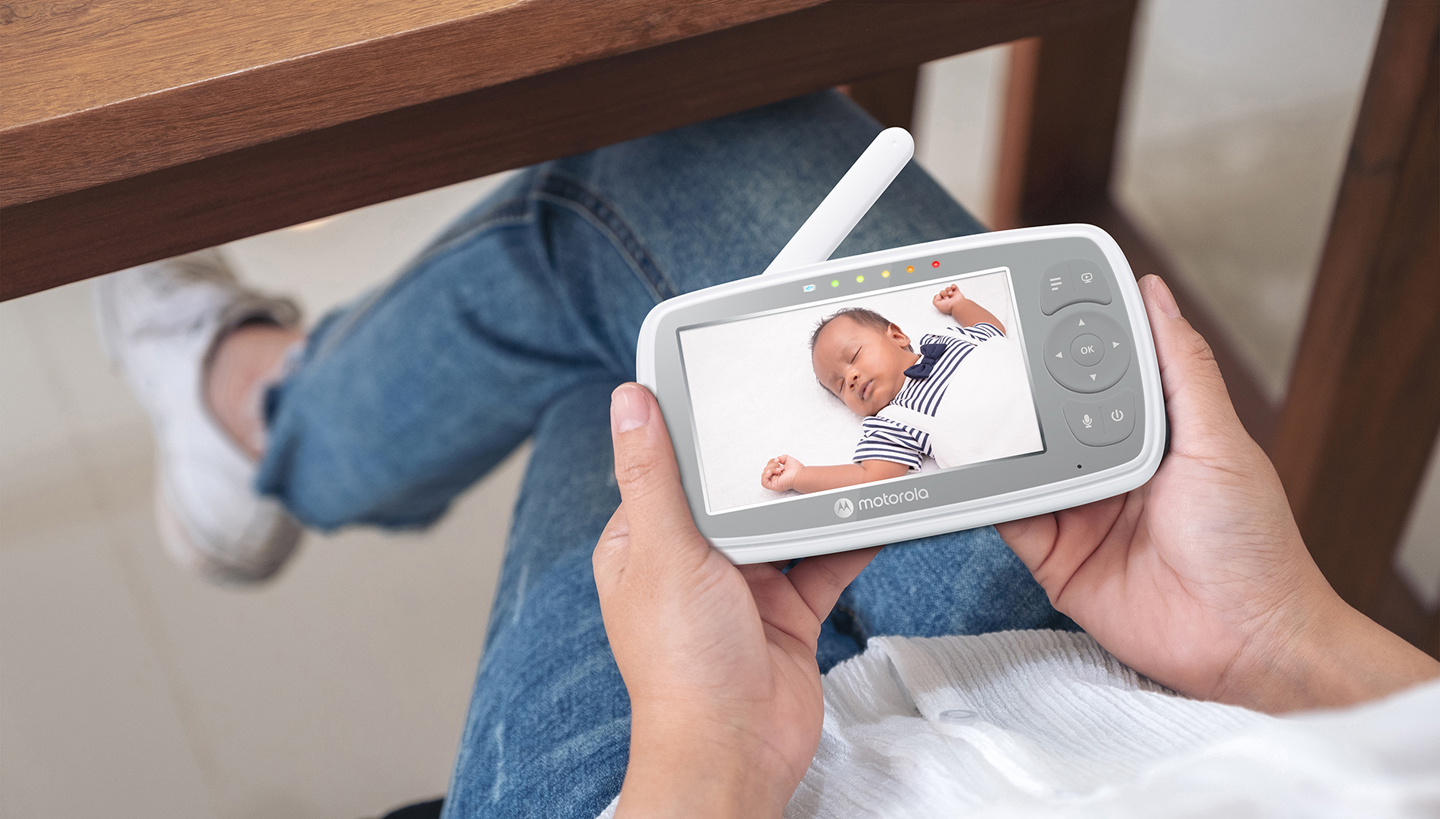 VM44 Connect Baby Monitor - 4.3 inch Wi-Fi® Video Baby Monitor - Content image